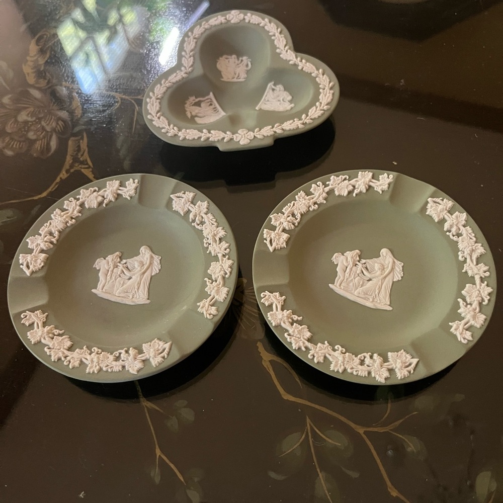 Set Of 3 Vintage Wegdwood green Jasperware ashtray